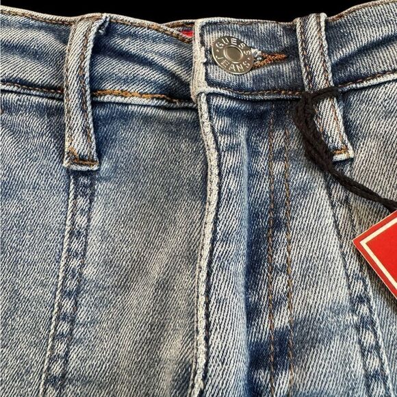 NWT Guess Trinity Mid Rise Short Shorts (29) - Picture 3 of 5
